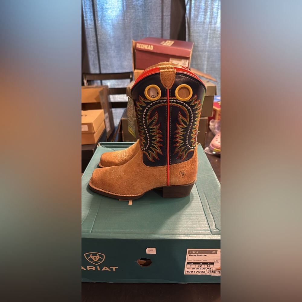 Brand new Ariat Derby Monroe Kids size 1 kids